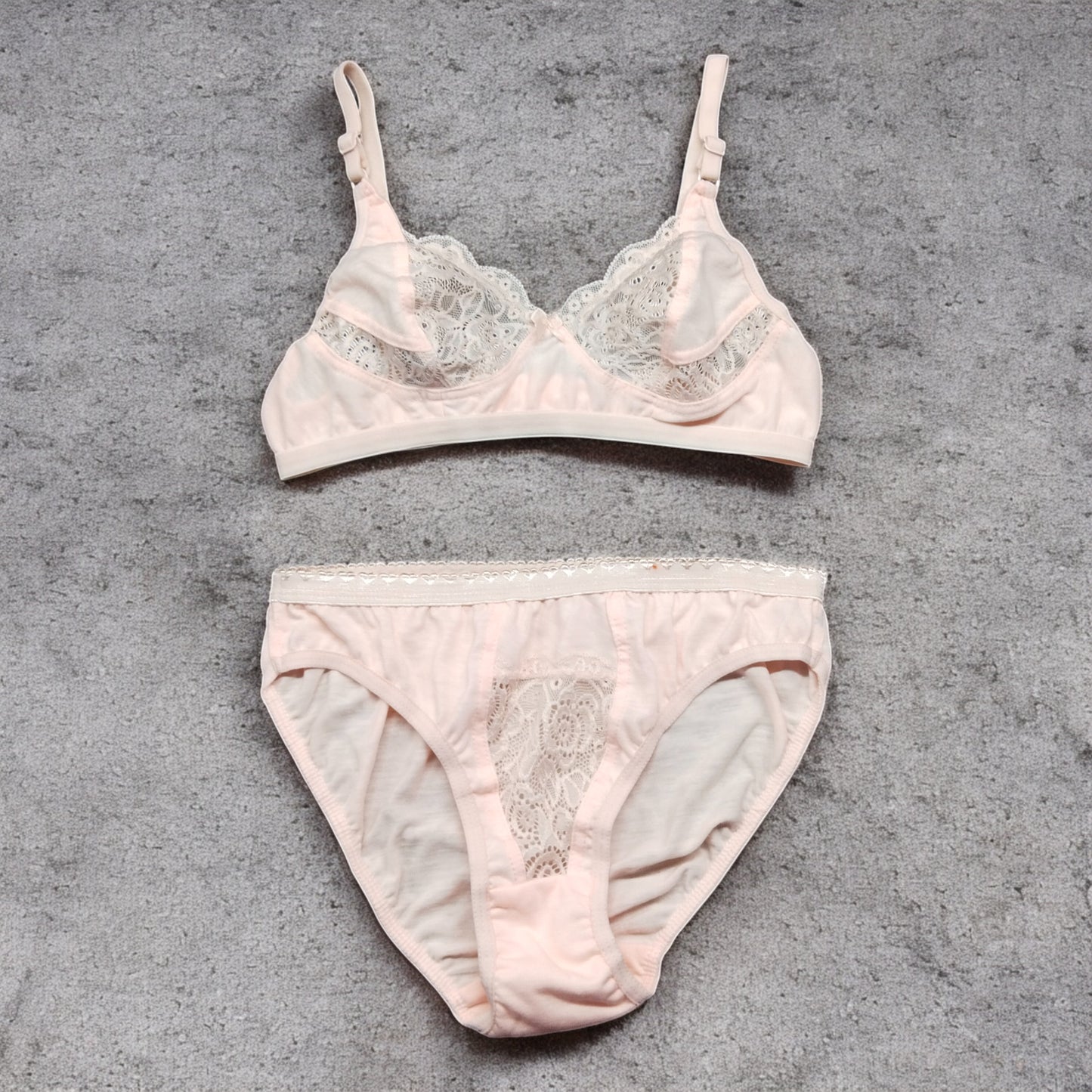 Women Neted Bra Set